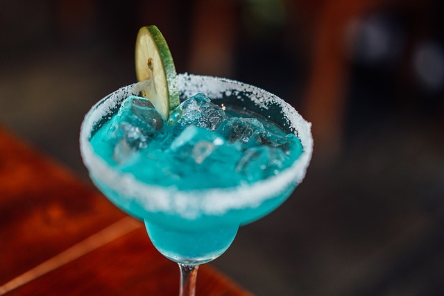De perfecte mix: essentiële doseer- en serveertools voor cocktails